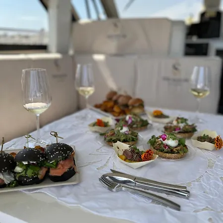 Botel The Sailor Charter